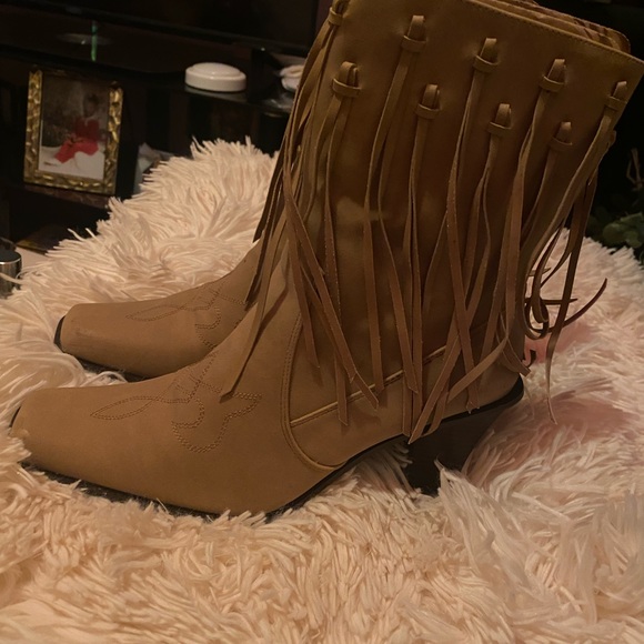 New York Transit Western Style Side Zip Boots w/Fringe Detail. - Picture 8 of 9